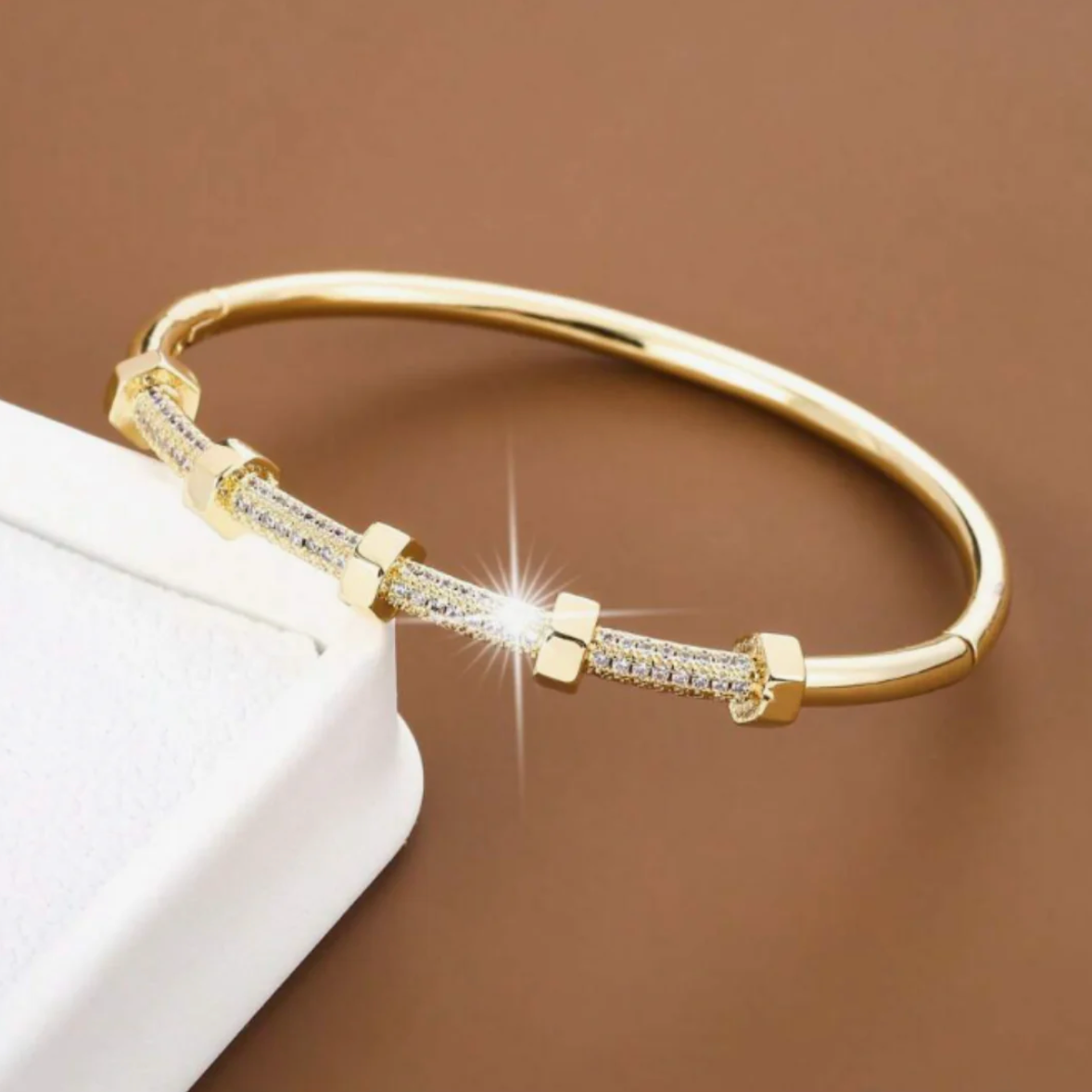 Madison - Clear Gold-Plated Bracelet with Moissanite Coating