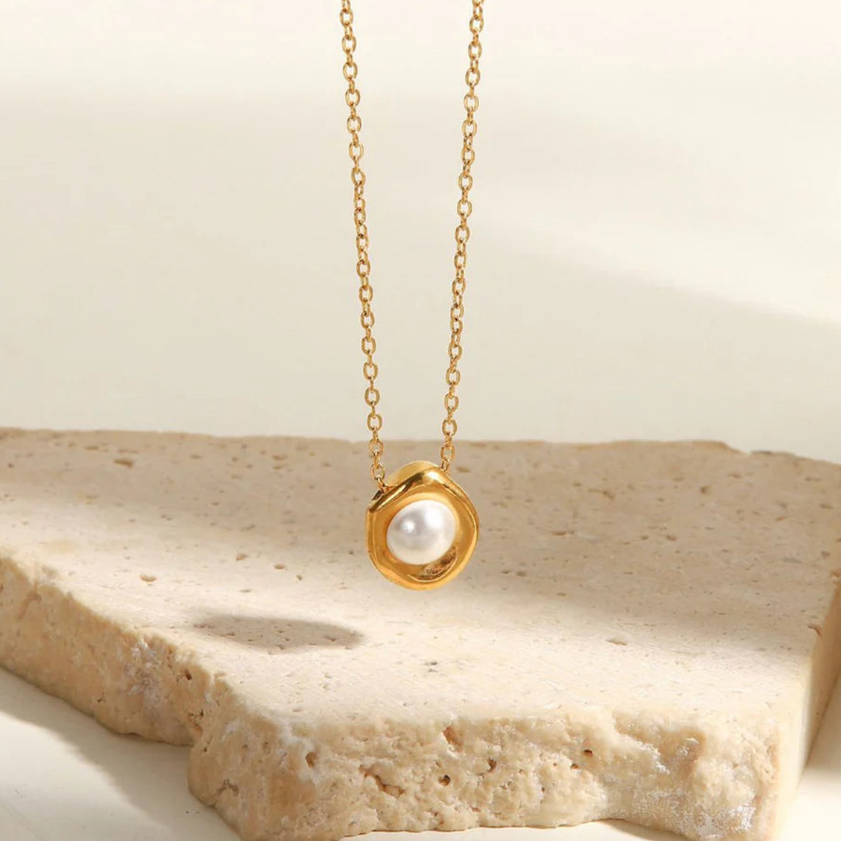 Julie - Gold-Plated Saltwater Pearl Necklace