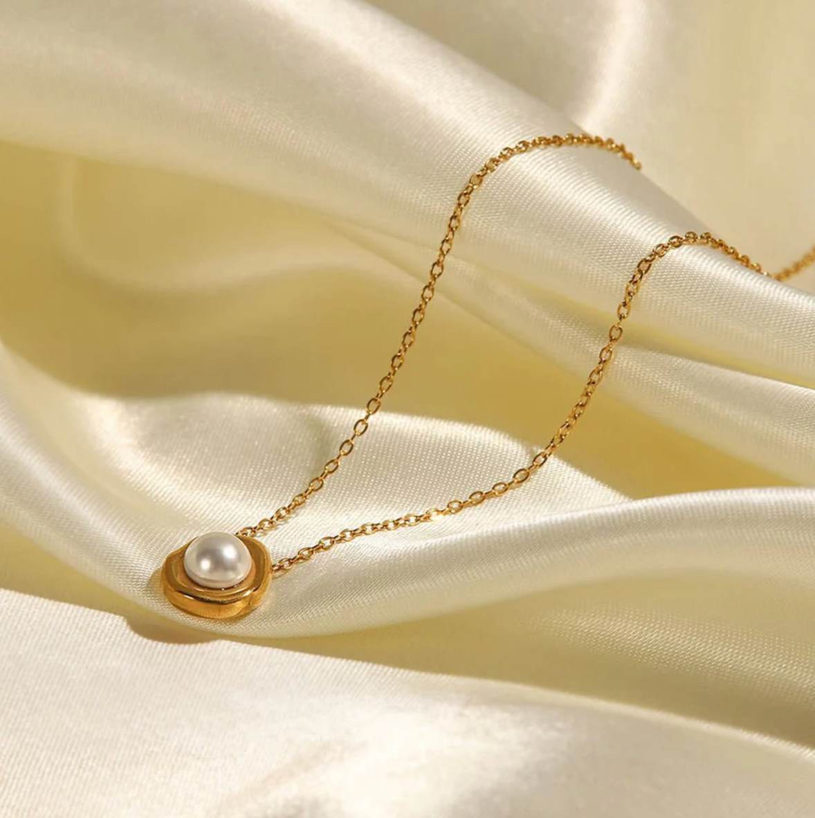 Julie - Gold-Plated Saltwater Pearl Necklace