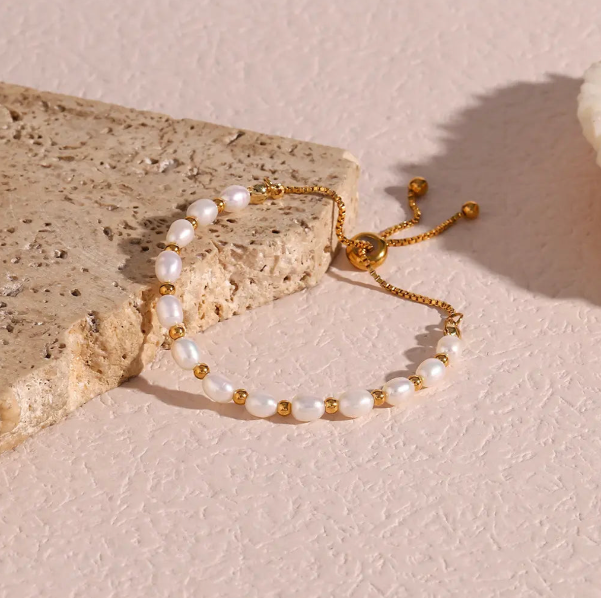Lisa - Vintage Natural Pearl Bracelet