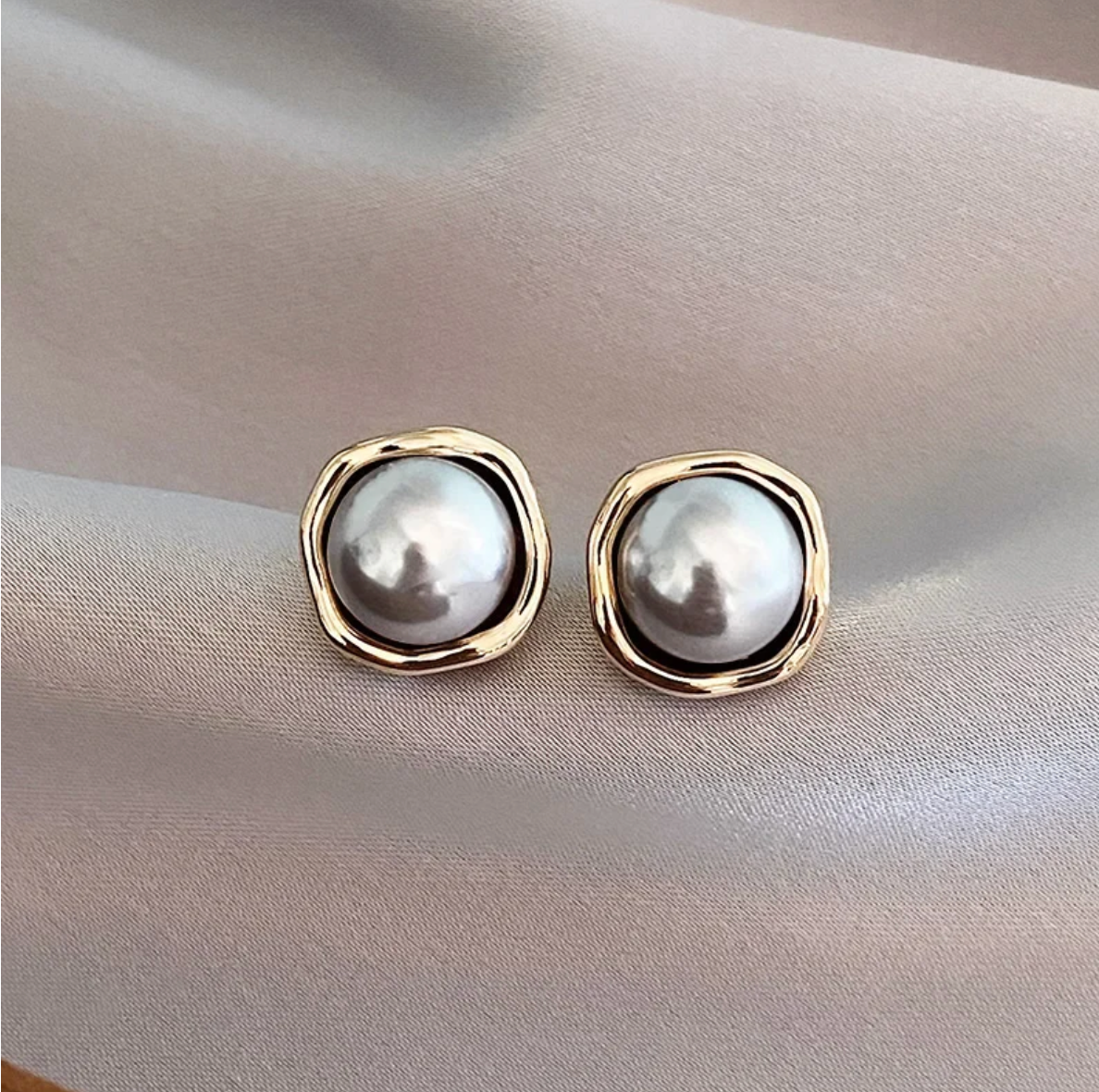 Emily - Vintage Elegant Pearl Earrings